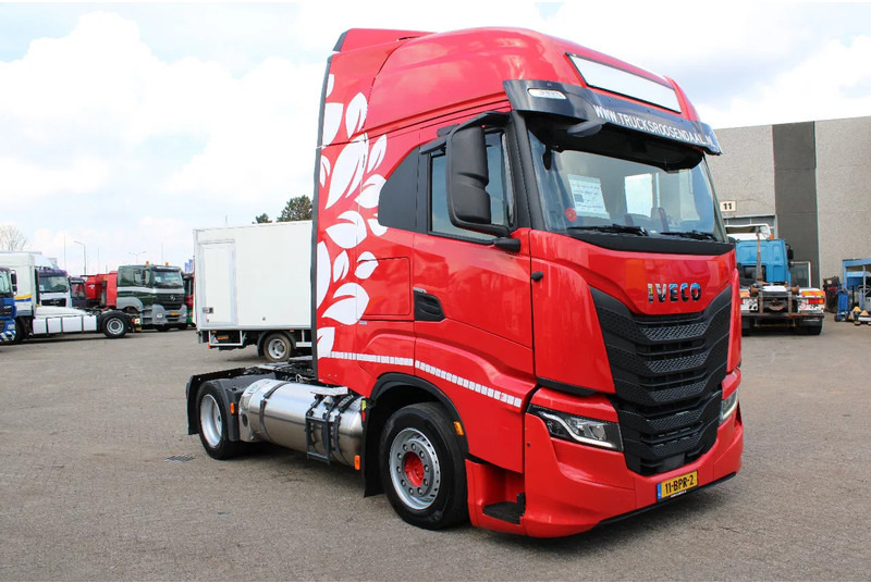 Iveco S-WAY 460 + LNG + retarder + euro 6 - Nyergesvontató: 3 kép. Iveco S-WAY 460 + LNG + retarder + euro 6 - Nyergesvontató: 3 kép.
