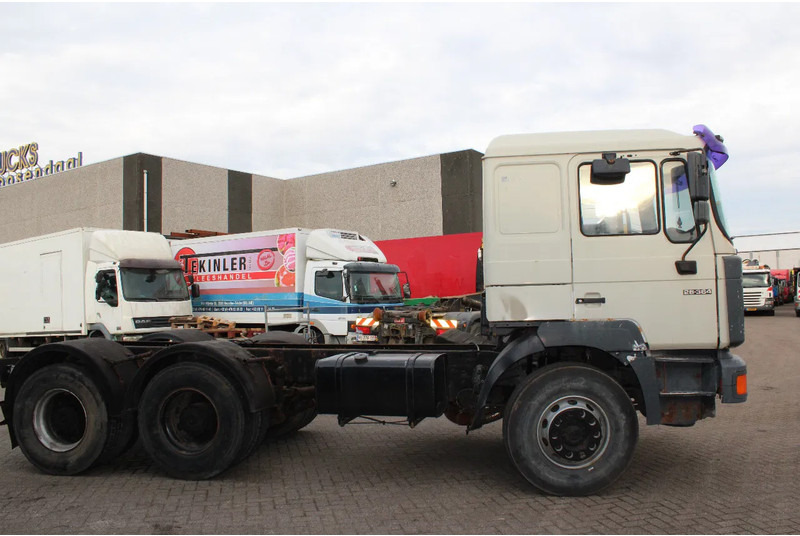 MAN F 26.364 + 6X4 + BIG AXLE + EURO 2 + MANUAL - Nyergesvontató: 2 kép. MAN F 26.364 + 6X4 + BIG AXLE + EURO 2 + MANUAL - Nyergesvontató: 2 kép.