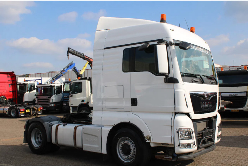 MAN TGX 18.480 + EURO 6 + hydro + MANUAL + SPOILER - Nyergesvontató: 4 kép. MAN TGX 18.480 + EURO 6 + hydro + MANUAL + SPOILER - Nyergesvontató: 4 kép.