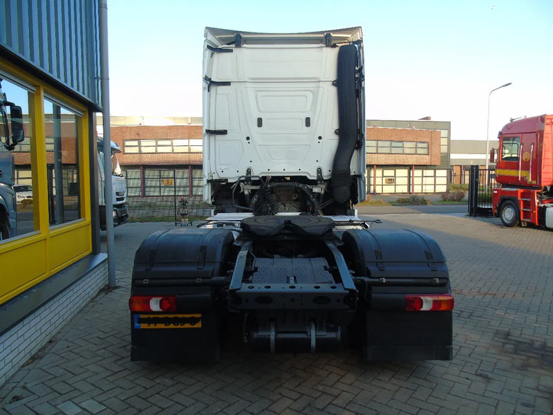 Mercedes-Benz Actros 1942 + EURO 6 - Nyergesvontató: 5 kép. Mercedes-Benz Actros 1942 + EURO 6 - Nyergesvontató: 5 kép.