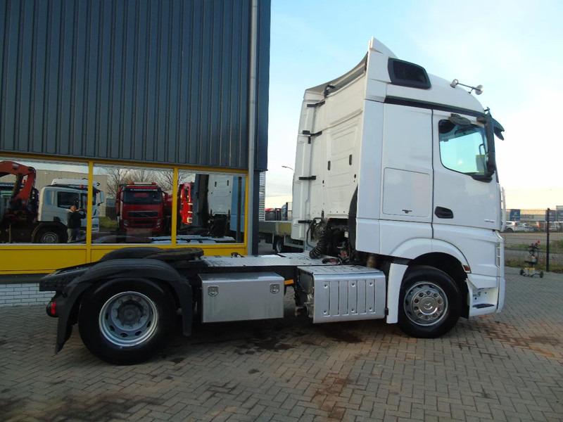 Mercedes-Benz Actros 1942 + EURO 6 - Nyergesvontató: 3 kép. Mercedes-Benz Actros 1942 + EURO 6 - Nyergesvontató: 3 kép.