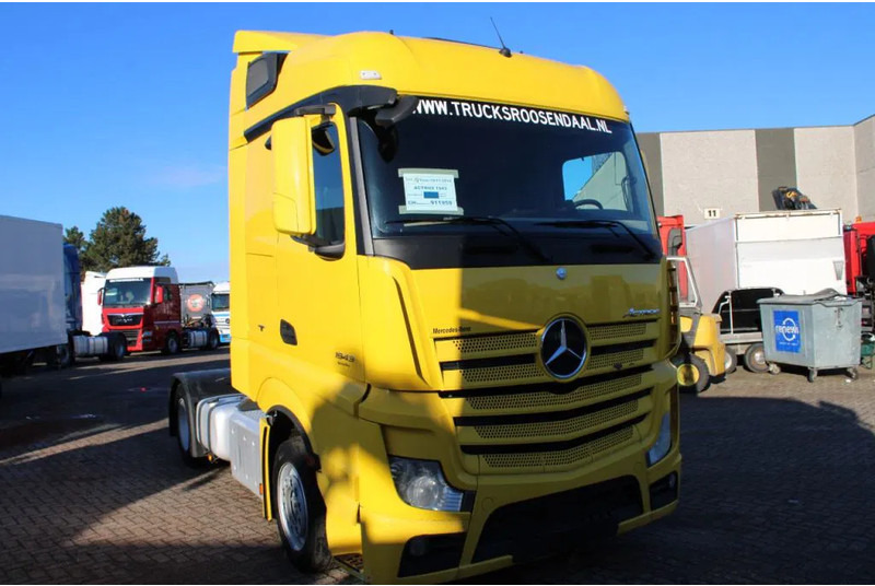 Mercedes-Benz Actros 1943 + EURO 6 + mega - Nyergesvontató: 3 kép. Mercedes-Benz Actros 1943 + EURO 6 + mega - Nyergesvontató: 3 kép.