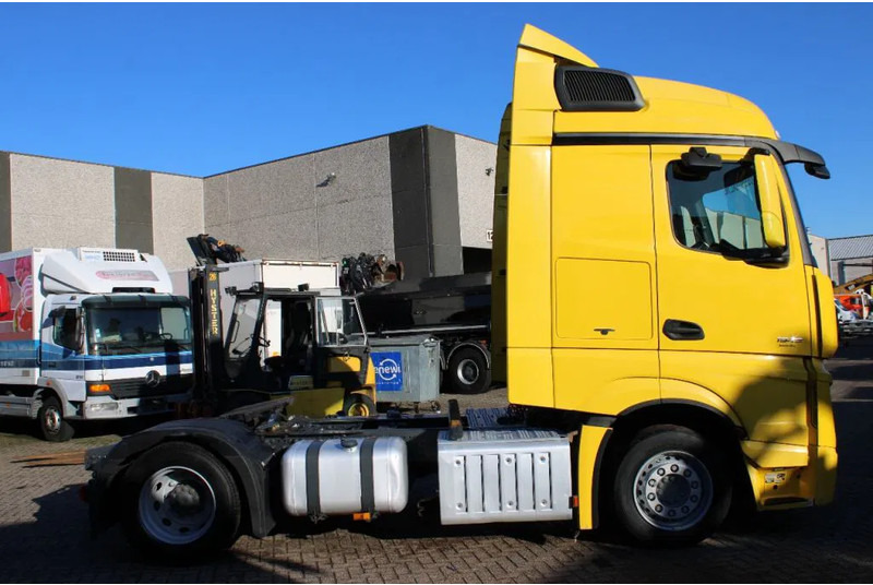 Mercedes-Benz Actros 1943 + EURO 6 + mega - Nyergesvontató: 4 kép. Mercedes-Benz Actros 1943 + EURO 6 + mega - Nyergesvontató: 4 kép.