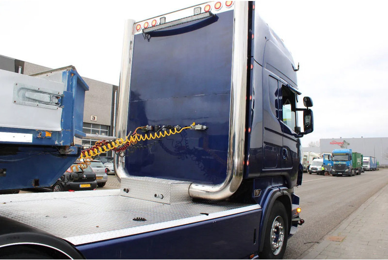 Scania R580 V8 + 6X4 - Nyergesvontató: 4 kép. Scania R580 V8 + 6X4 - Nyergesvontató: 4 kép.