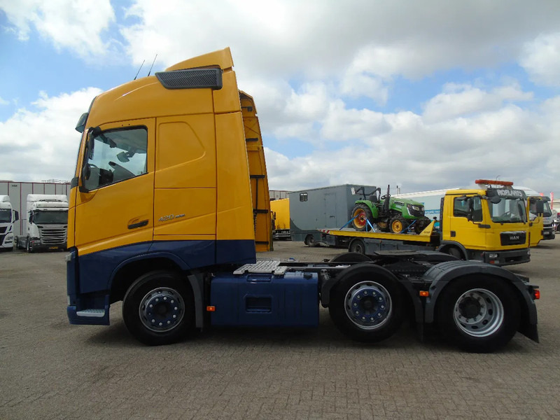 Volvo FH 420 + 6X2 + EURO 6 - Nyergesvontató: 2 kép. Volvo FH 420 + 6X2 + EURO 6 - Nyergesvontató: 2 kép.