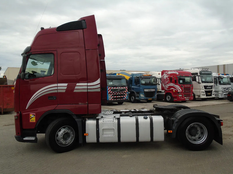 Volvo FH 460 + XL CAB + MANUAL + EURO 5 - Nyergesvontató: 2 kép. Volvo FH 460 + XL CAB + MANUAL + EURO 5 - Nyergesvontató: 2 kép.