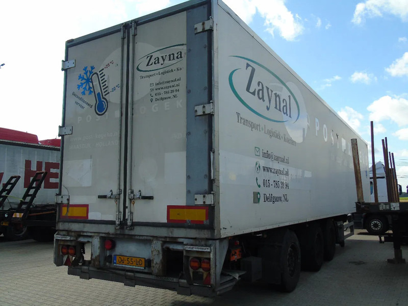 Pacton 3x SAF + carrier vector 1800 + lift - Félpótkocsi hűtős: 4 kép. Pacton 3x SAF + carrier vector 1800 + lift - Félpótkocsi hűtős: 4 kép.