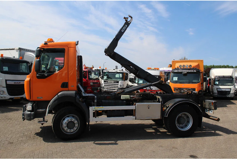 Renault Midliner 220 DCI + 4X4 + MANUAL + HOOK - Horgos rakodó teherautó: 2 kép. Renault Midliner 220 DCI + 4X4 + MANUAL + HOOK - Horgos rakodó teherautó: 2 kép.