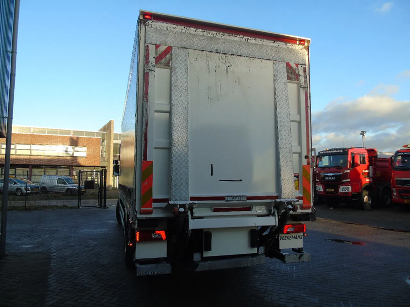 Scania P 370 + LIFT + EURO 6 + 19T - Ponyvás teherautó: 5 kép. Scania P 370 + LIFT + EURO 6 + 19T - Ponyvás teherautó: 5 kép.