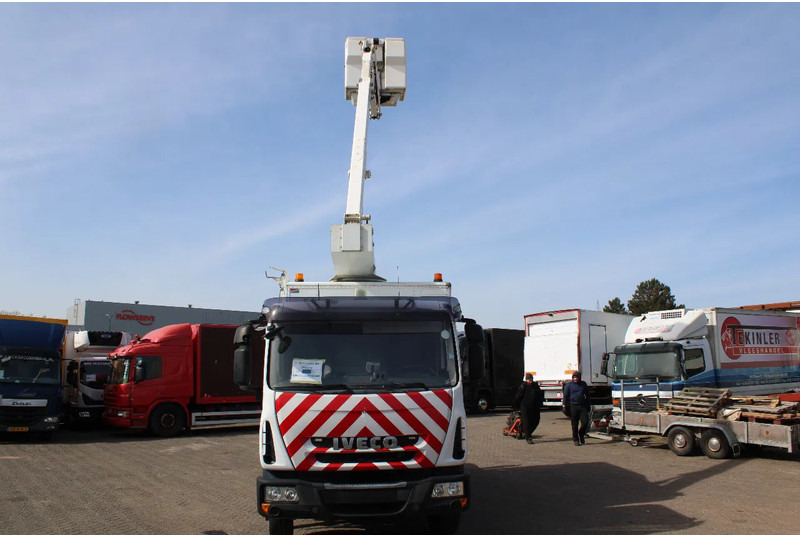 Iveco Eurocargo 120EL18 + COMET + EURO 5 - Teherautó: 2 kép. Iveco Eurocargo 120EL18 + COMET + EURO 5 - Teherautó: 2 kép.