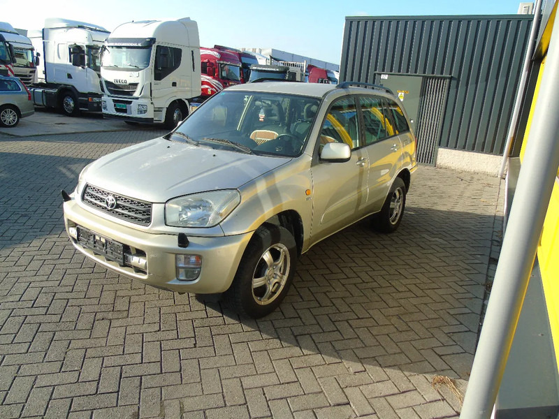 Toyota RAV4 + 4X4 + AUTOMAT + PETROL - Terepjáró/ SUV: 2 kép. Toyota RAV4 + 4X4 + AUTOMAT + PETROL - Terepjáró/ SUV: 2 kép.