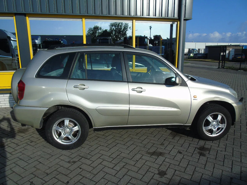 Toyota RAV4 + 4X4 + AUTOMAT + PETROL - Terepjáró/ SUV: 3 kép. Toyota RAV4 + 4X4 + AUTOMAT + PETROL - Terepjáró/ SUV: 3 kép.