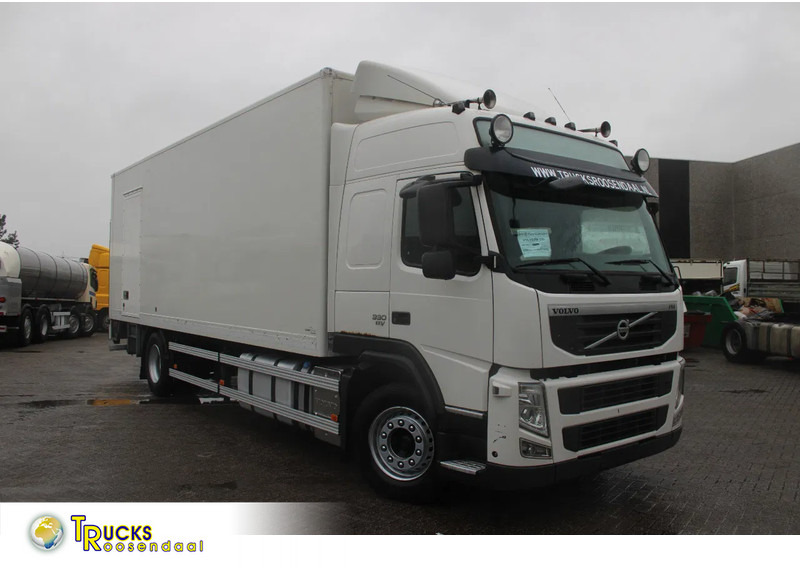 Dobozos felépítményű teherautó Volvo FM 330 + EURO 5 + SLEEPCAB + LIFT: 1 kép.