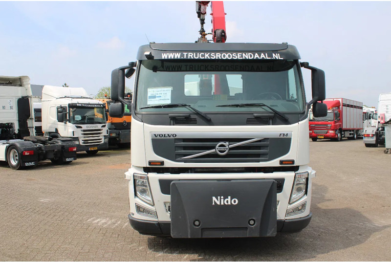 Volvo FM 330 + HMF 1035 + HOOKSYTEM HYVA + EURO 5 + 6X2 - Darus autó: 3 kép. Volvo FM 330 + HMF 1035 + HOOKSYTEM HYVA + EURO 5 + 6X2 - Darus autó: 3 kép.