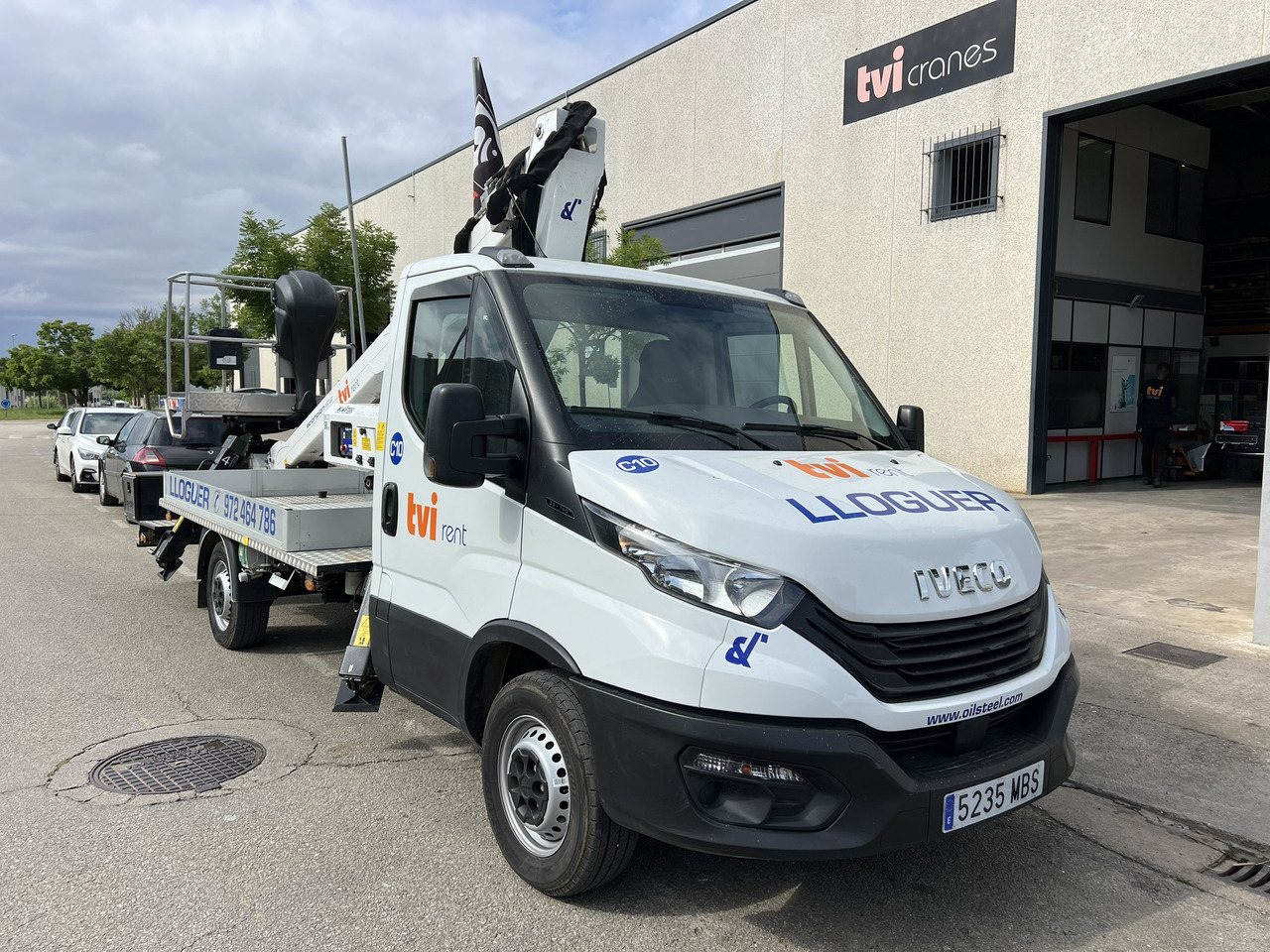 Iveco Daily + Oil&Steel Scorpion 1812 Smart Iveco Daily + Oil&Steel Scorpion 1812 Smart - Emelőkosaras teherautó: 3 kép. Iveco Daily + Oil&Steel Scorpion 1812 Smart Iveco Daily + Oil&Steel Scorpion 1812 Smart - Emelőkosaras teherautó: 3 kép.