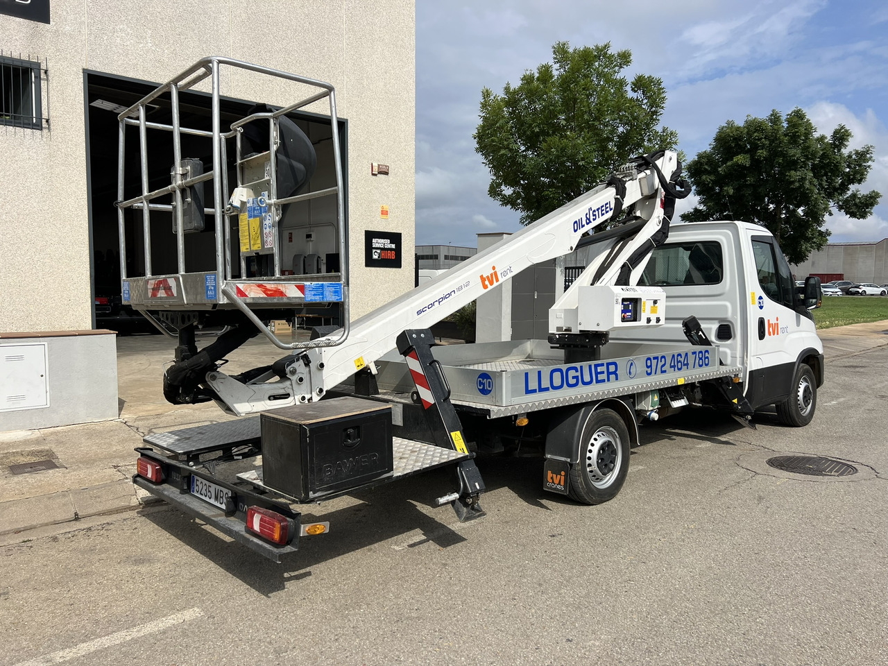 Iveco Daily + Oil&Steel Scorpion 1812 Smart Iveco Daily + Oil&Steel Scorpion 1812 Smart - Emelőkosaras teherautó: 4 kép. Iveco Daily + Oil&Steel Scorpion 1812 Smart Iveco Daily + Oil&Steel Scorpion 1812 Smart - Emelőkosaras teherautó: 4 kép.
