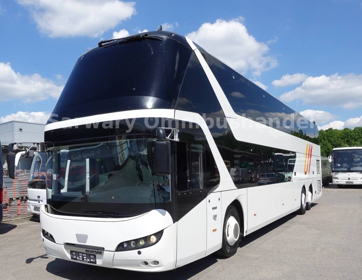 Neoplan Skyliner L *P06*79-Sitze*Setra*531*Astromega* - Emeletes busz: 2 kép. Neoplan Skyliner L *P06*79-Sitze*Setra*531*Astromega* - Emeletes busz: 2 kép.