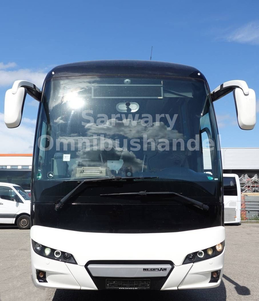 Neoplan Tourliner N 2216 SHD *P21*Tourismo*R07*51-Sitze* - Távolsági busz: 3 kép. Neoplan Tourliner N 2216 SHD *P21*Tourismo*R07*51-Sitze* - Távolsági busz: 3 kép.