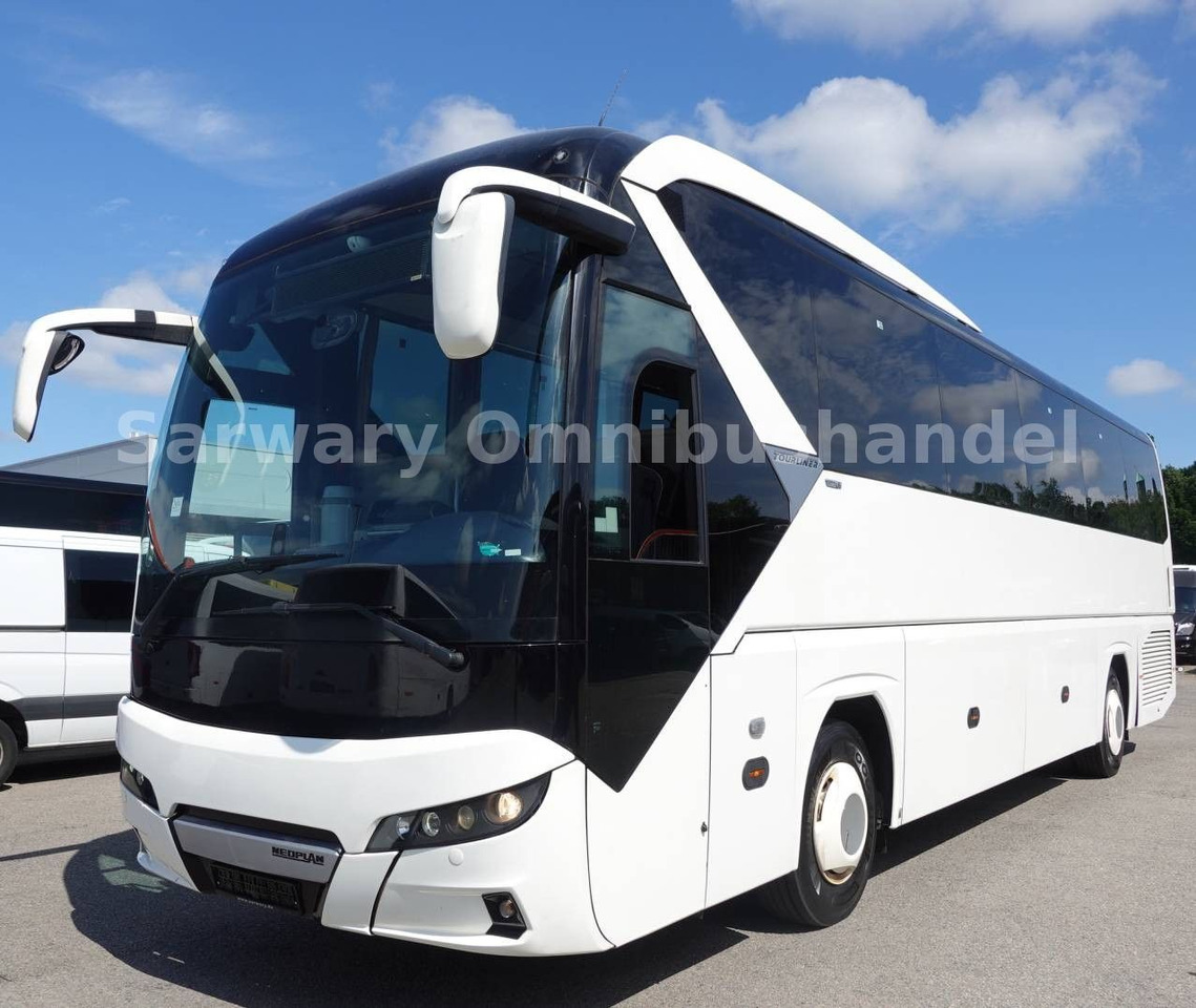 Neoplan Tourliner N 2216 SHD *P21*Tourismo*R07*51-Sitze* - Távolsági busz: 2 kép. Neoplan Tourliner N 2216 SHD *P21*Tourismo*R07*51-Sitze* - Távolsági busz: 2 kép.