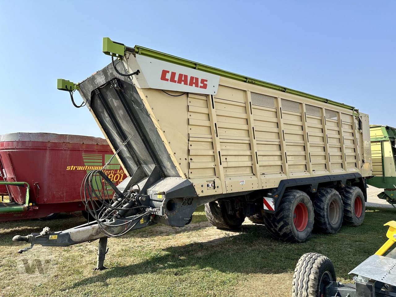 CLAAS Cargos 995 - Rendfelszedő: 4 kép. CLAAS Cargos 995 - Rendfelszedő: 4 kép.