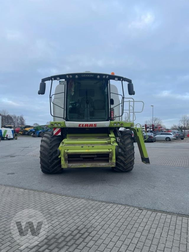 CLAAS Lexion 650 - Kombájn: 3 kép. CLAAS Lexion 650 - Kombájn: 3 kép.