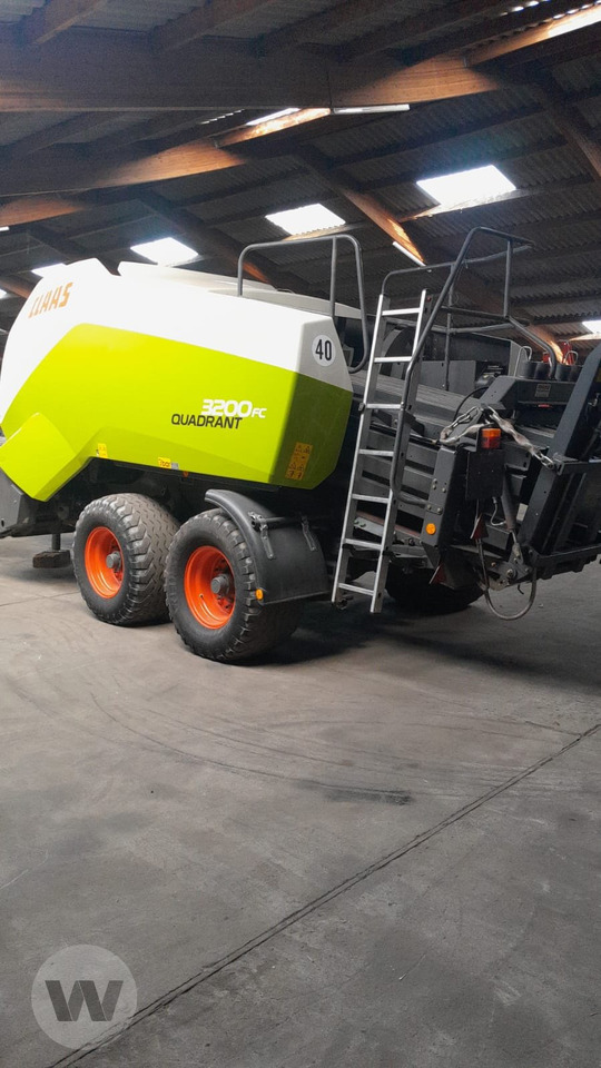CLAAS Quadrant 3200 FC - Kocka bálázó: 3 kép. CLAAS Quadrant 3200 FC - Kocka bálázó: 3 kép.