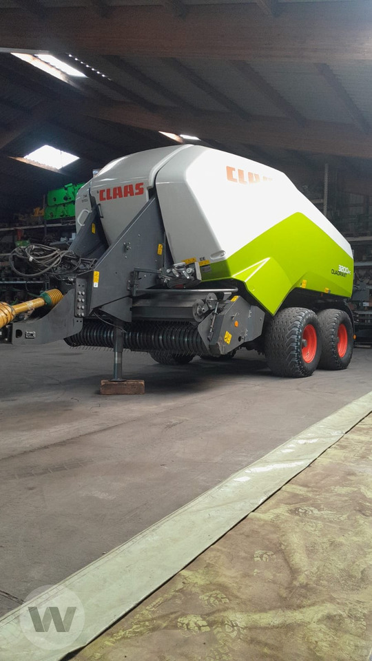 CLAAS Quadrant 3200 FC - Kocka bálázó: 1 kép. CLAAS Quadrant 3200 FC - Kocka bálázó: 1 kép.