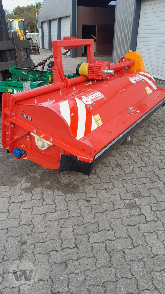 Dücker UM 27 - Szárzúzó/ Mulcsozó: 1 kép. Dücker UM 27 - Szárzúzó/ Mulcsozó: 1 kép.