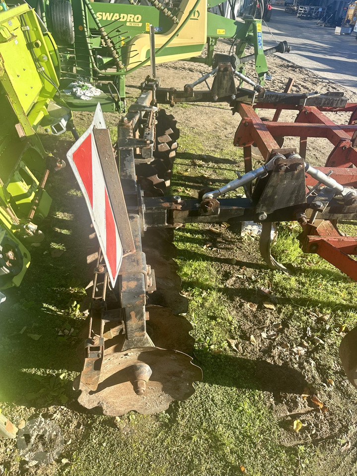 Fortschritt B 365 - Kultivátor: 4 kép. Fortschritt B 365 - Kultivátor: 4 kép.