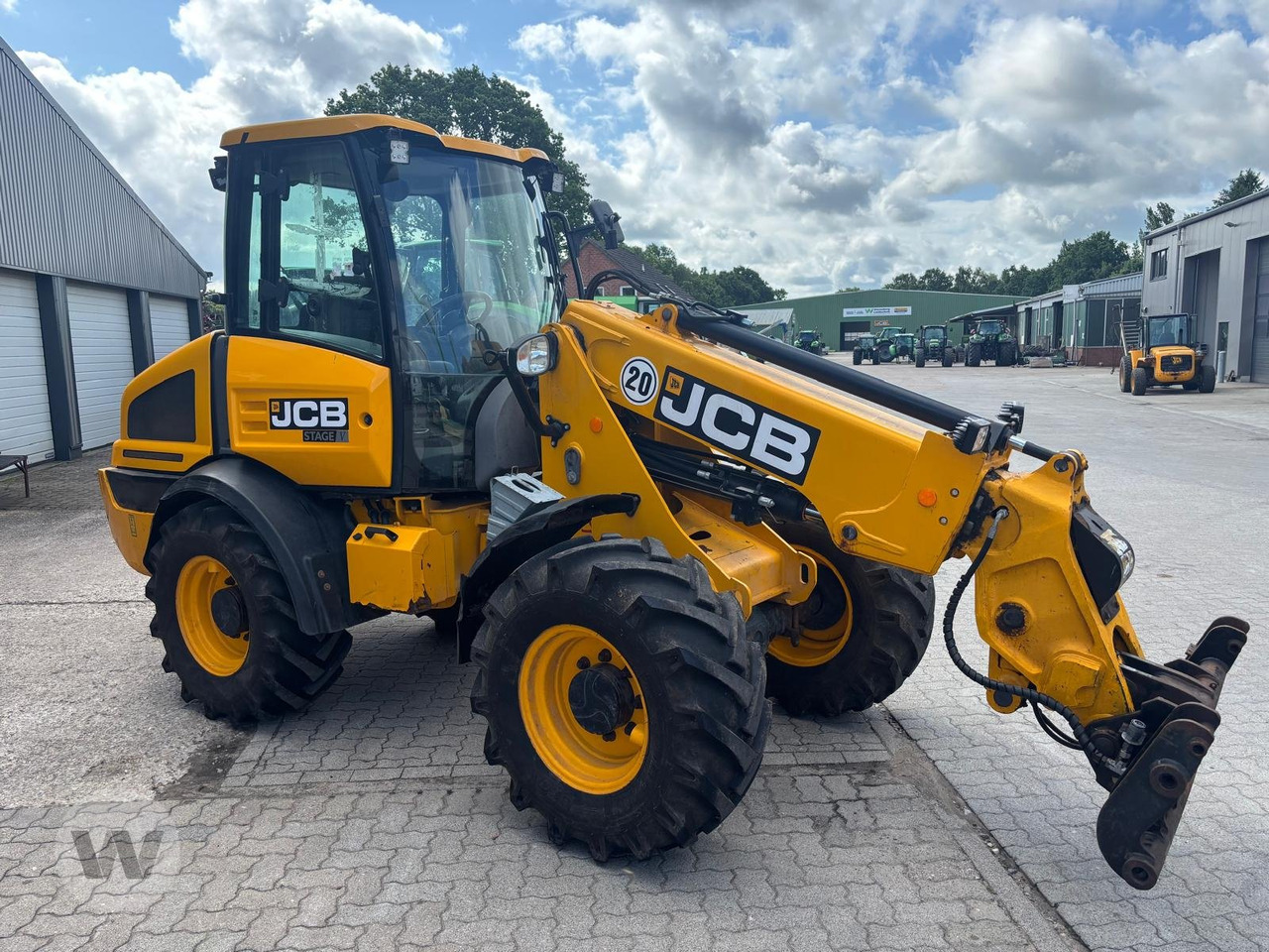 JCB TM 220 - Gumikerekes homlokrakodó: 5 kép. JCB TM 220 - Gumikerekes homlokrakodó: 5 kép.