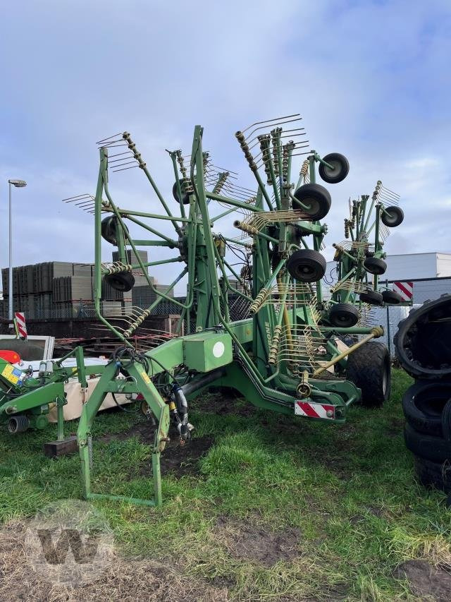 Krone Swadro 1400 - Szénaforgató: 2 kép. Krone Swadro 1400 - Szénaforgató: 2 kép.