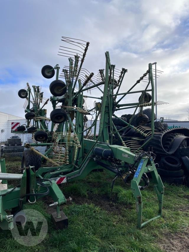Krone Swadro 1400 - Szénaforgató: 1 kép. Krone Swadro 1400 - Szénaforgató: 1 kép.