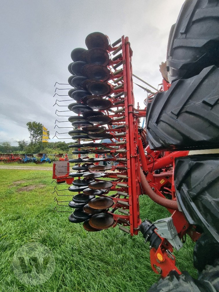 Kverneland U-Drill - Szemenkénti vetőgép: 3 kép. Kverneland U-Drill - Szemenkénti vetőgép: 3 kép.