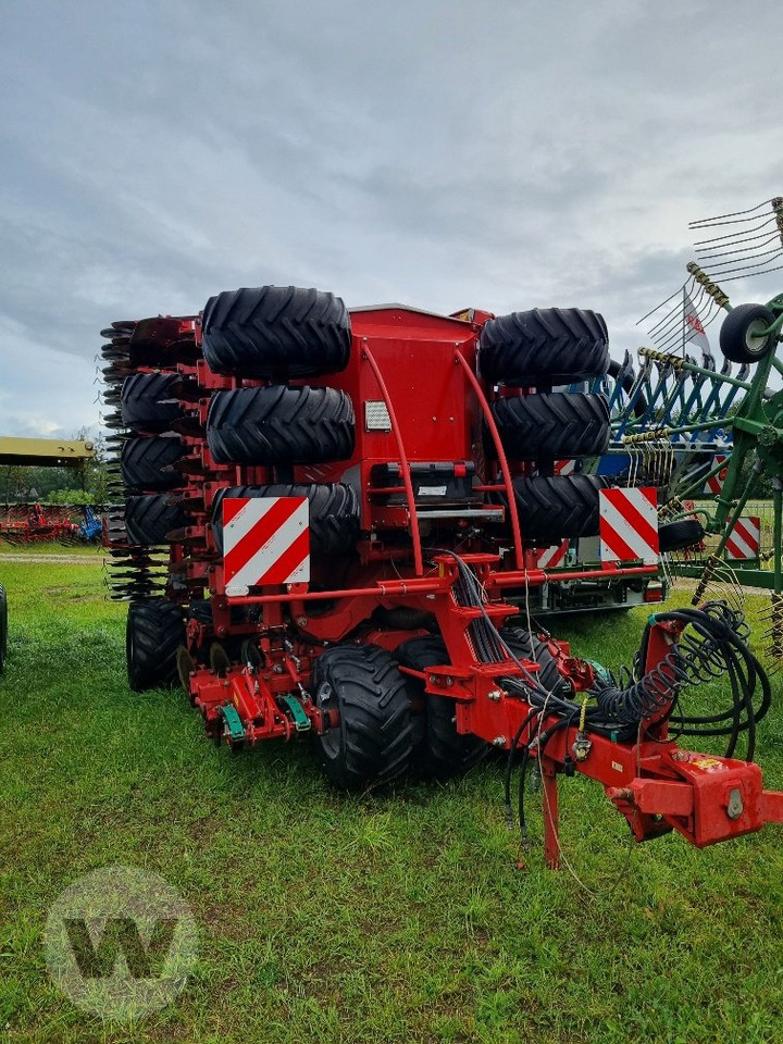 Kverneland U-Drill - Szemenkénti vetőgép: 1 kép. Kverneland U-Drill - Szemenkénti vetőgép: 1 kép.