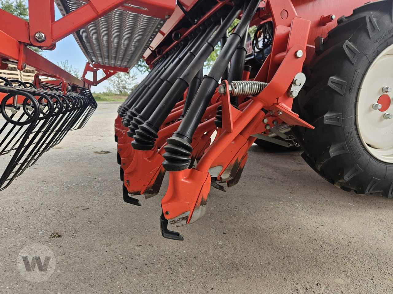 Maschio Nina 30 - Szemenkénti vetőgép: 2 kép. Maschio Nina 30 - Szemenkénti vetőgép: 2 kép.