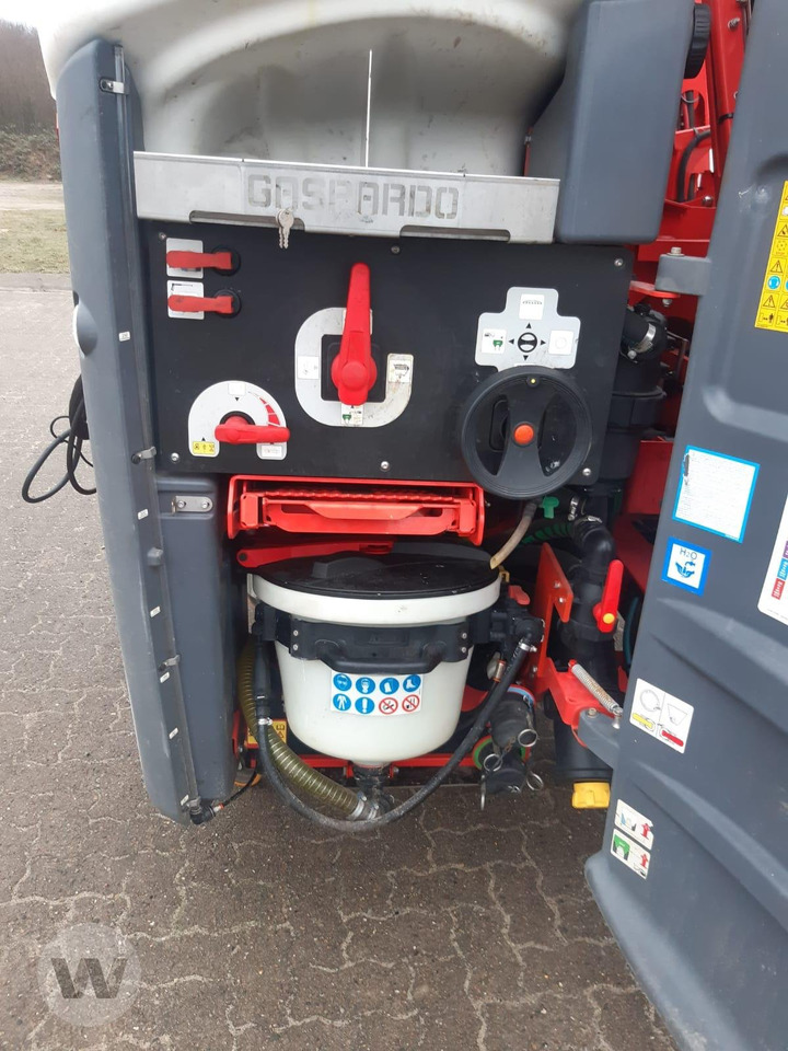 Maschio Tempo Ultra 2000 Liter - Függesztett permetező: 5 kép. Maschio Tempo Ultra 2000 Liter - Függesztett permetező: 5 kép.