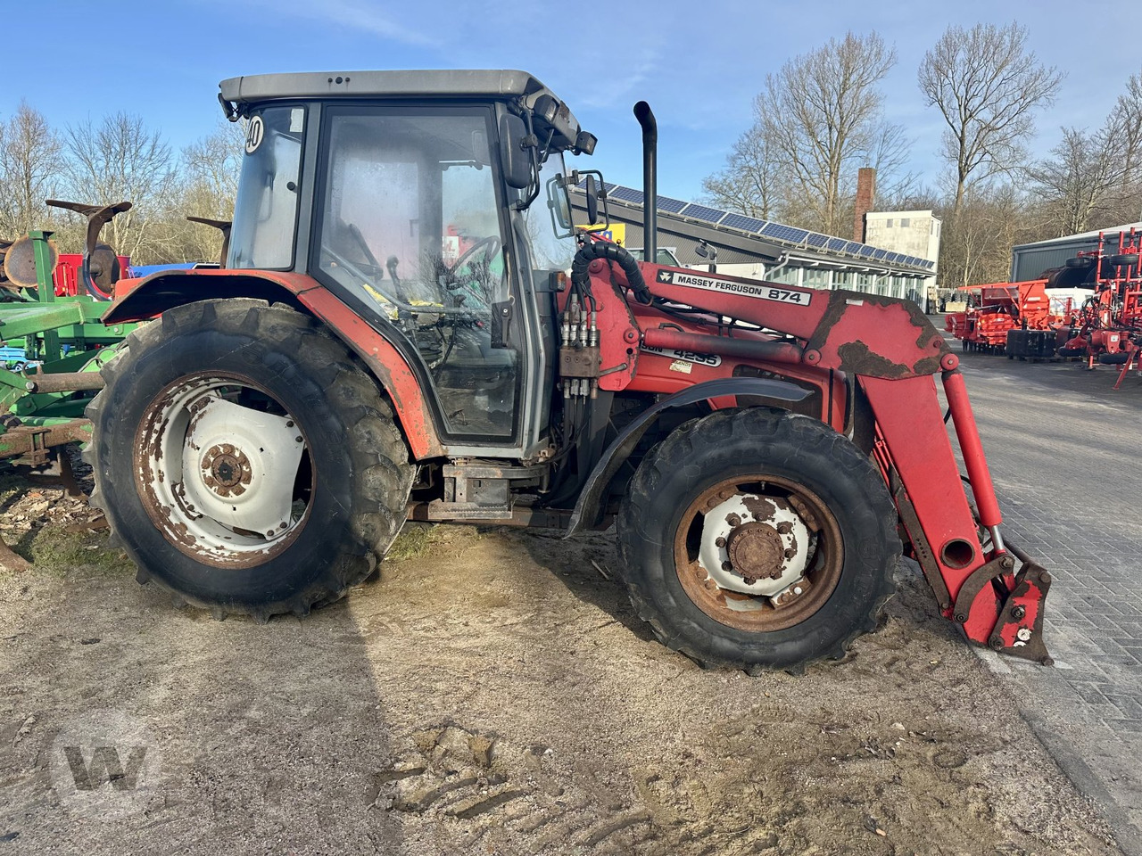 Massey Ferguson 4235 - Traktor: 1 kép. Massey Ferguson 4235 - Traktor: 1 kép.