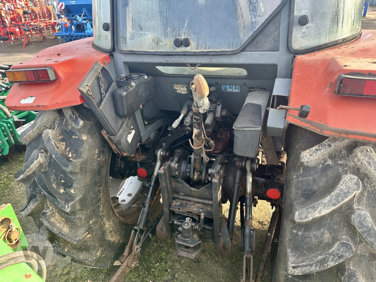 Traktor Massey Ferguson 4235: 8 kép.