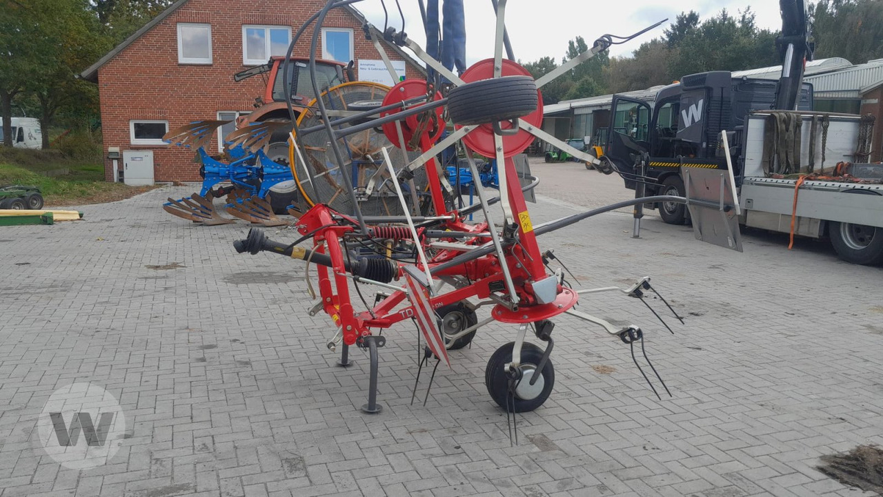 Massey Ferguson TD 524 DN - Szénaforgató: 5 kép. Massey Ferguson TD 524 DN - Szénaforgató: 5 kép.