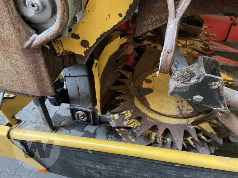 New Holland 490 FIE - Kukorica adapter: 5 kép. New Holland 490 FIE - Kukorica adapter: 5 kép.