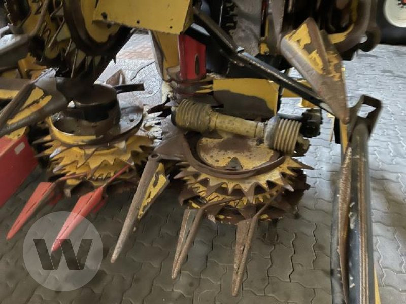 New Holland 490 FIE - Kukorica adapter: 2 kép. New Holland 490 FIE - Kukorica adapter: 2 kép.