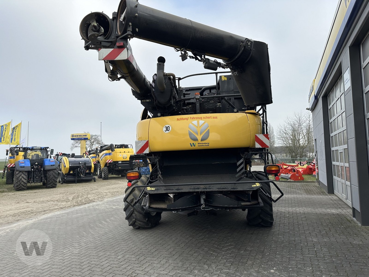 New Holland CR 10.90 - Kombájn: 2 kép. New Holland CR 10.90 - Kombájn: 2 kép.