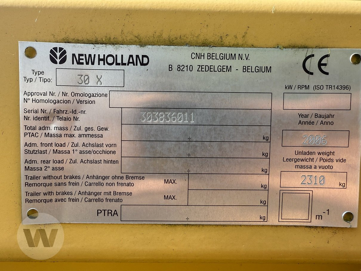New Holland CX 8090 - Kombájn: 2 kép. New Holland CX 8090 - Kombájn: 2 kép.