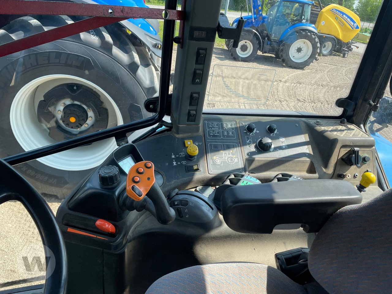 Traktor New Holland TM 190: 8 kép.