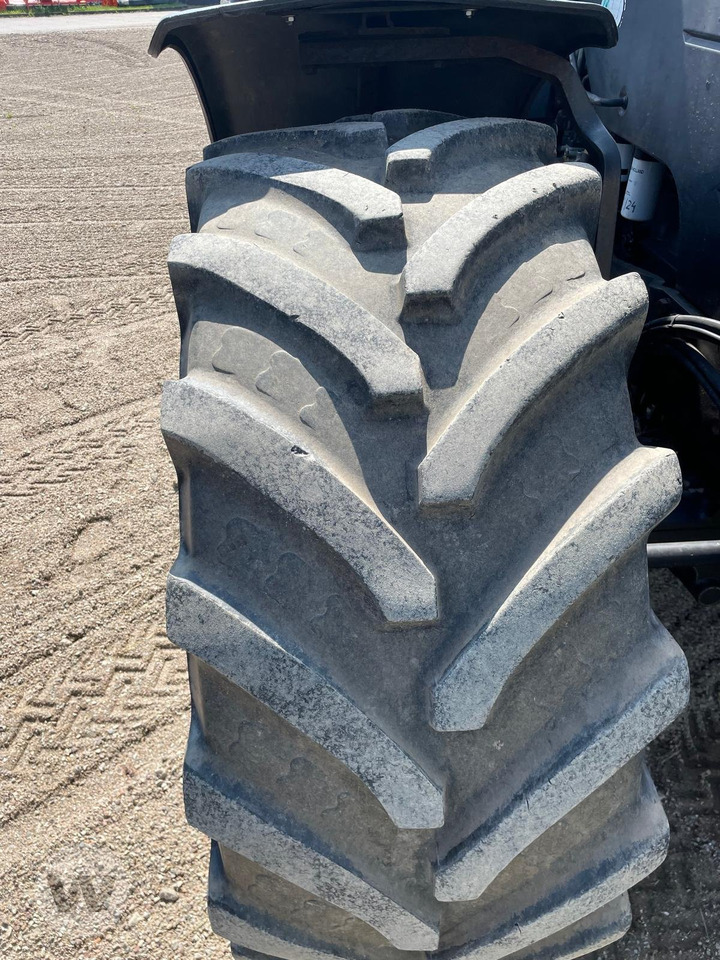 Traktor New Holland TM 190: 16 kép.