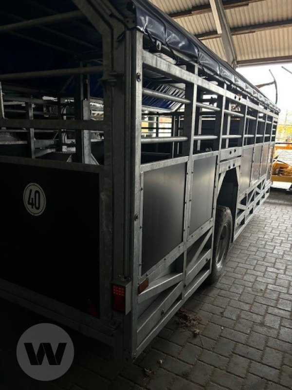 Transportwagen 6 m - Pótkocsi állatszállító: 4 kép. Transportwagen 6 m - Pótkocsi állatszállító: 4 kép.