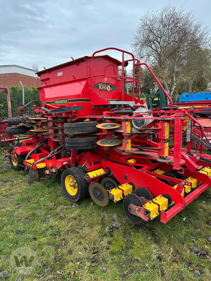 Väderstad Rapid A 400 S - Kombinált vetőgép: 1 kép. Väderstad Rapid A 400 S - Kombinált vetőgép: 1 kép.