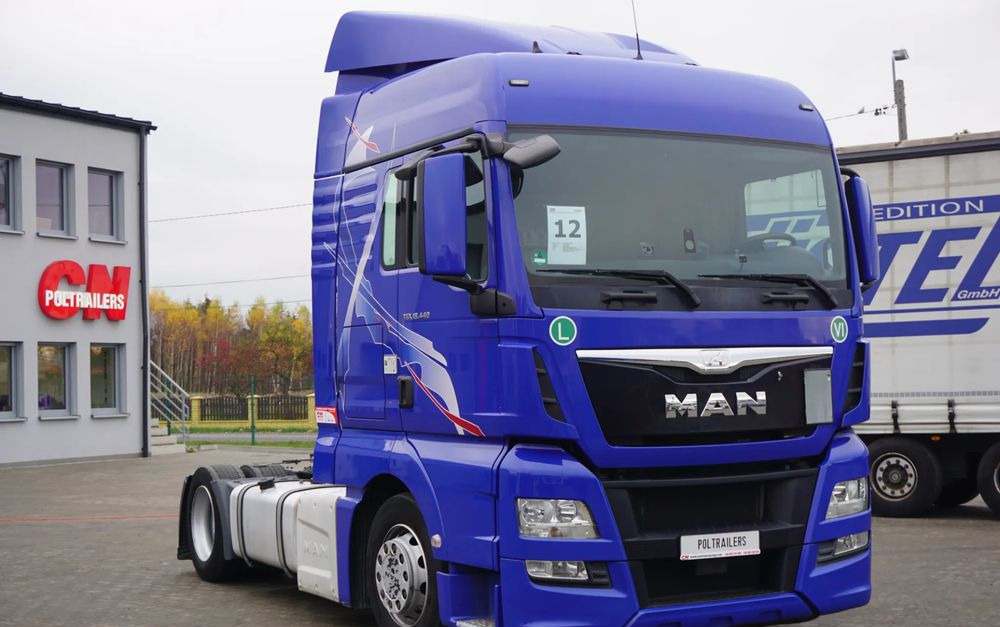 MAN 2 szt. Low-Deck i Standard TGX 18.440 - Nyergesvontató: 1 kép. MAN 2 szt. Low-Deck i Standard TGX 18.440 - Nyergesvontató: 1 kép.