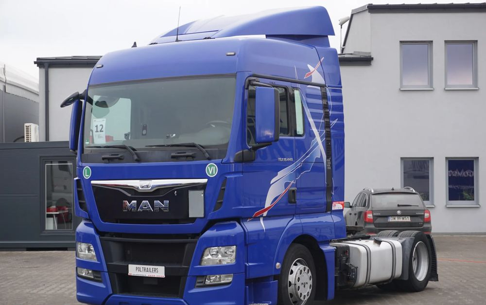 MAN 2 szt. Low-Deck i Standard TGX 18.440 - Nyergesvontató: 2 kép. MAN 2 szt. Low-Deck i Standard TGX 18.440 - Nyergesvontató: 2 kép.