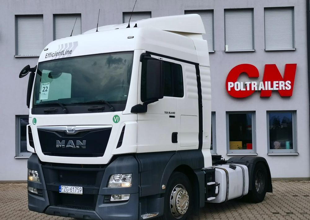 MAN Dostępne 3 szt. Standard i Mega TGX 18.440 - Nyergesvontató: 2 kép. MAN Dostępne 3 szt. Standard i Mega TGX 18.440 - Nyergesvontató: 2 kép.